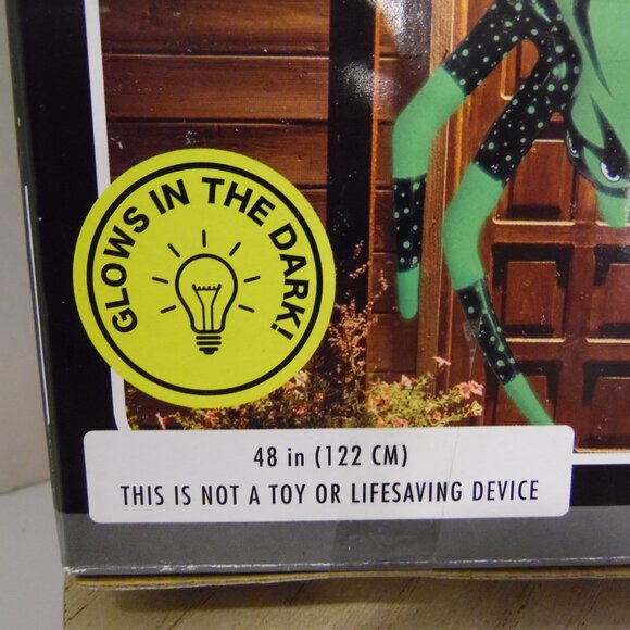 Huge 48 inch Inflatable Spider that also Glows in the dark Use inside or out - Picture 2 of 6